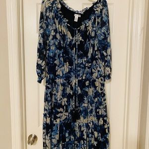 Beautiful Navy blue dress with light blue and tan flowers size 16W